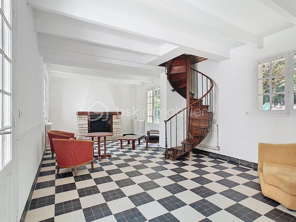 Maison de caractère 155m2 3 chambres 6800m2 terrain au coeur de Couilly-Pont-aux-Dames