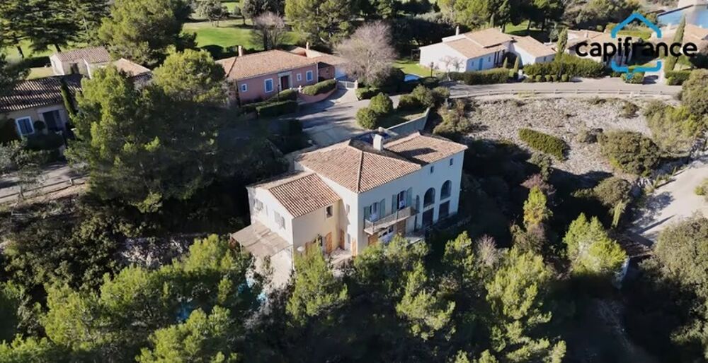 Domaine et Golf de Pont Royal, belle propriété de 290 m2 établie sur un terrain de 2600 m2, cinq chambres, un bureau, piscine,