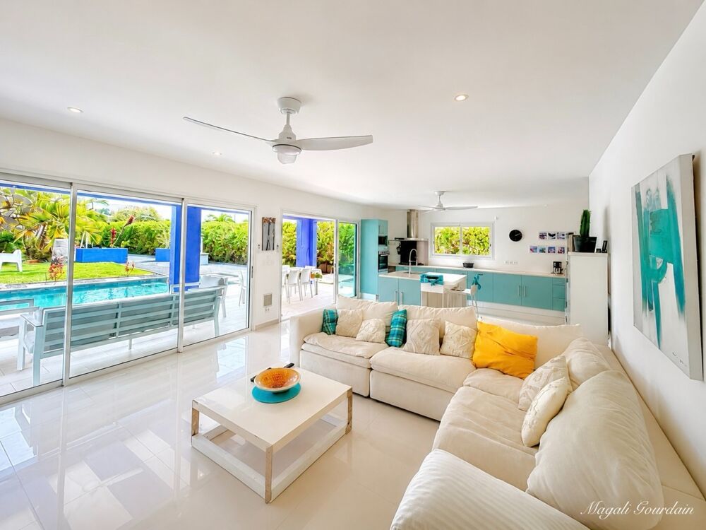 Vente Propriété/Château A VENDRE – SAINT-FRANÇOIS – VILLA AVEC PISCINE, GÎTE INDÉPENDANT ET AUTONOMIE ÉLECTRIQUE Saint francois