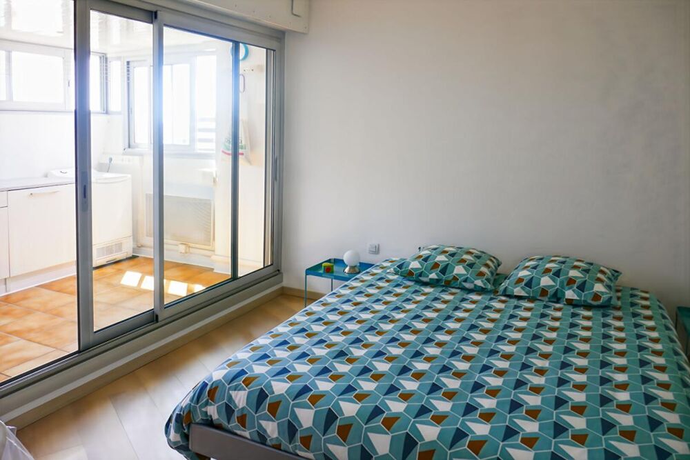 Vente Appartement BORDEAUX MERIADECK  Appartement trois chambres dernier étage avec vue dégagée un balcon et cellier Bordeaux