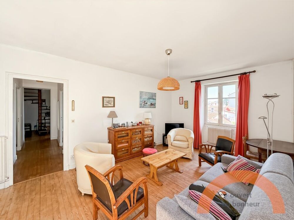 EXCLUSIVITÉ  CIBOURE BORDAGAIN  APPARTEMENT DE CHARME AVEC COMBLES PRIVATIFS ET PARKING
