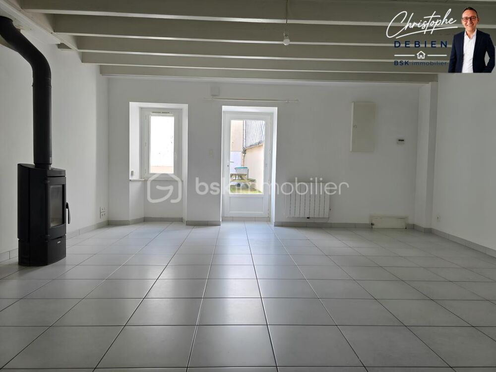 MAISON RÉNOVÉE  2 CHAMBRES - CALME  COUR  POÊLE À BOIS - LA BRUFFIÈRE