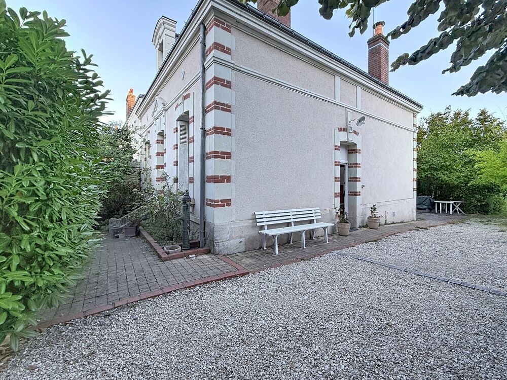 SAINT-CYR-SUR-LOIRE  COTTAGE PARK  MAISON BOURGEOISE 1900, STUDIO INDÉPENDANT, 3 GARAGES ET PLUS DE 1 000 M² DE TERRAIN