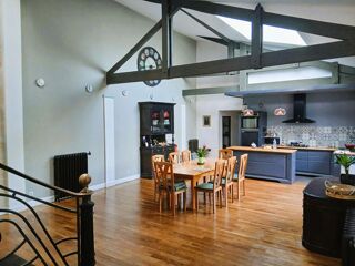  Propri�t�/ch�teau � vendre 7 pi�ces 305 m�