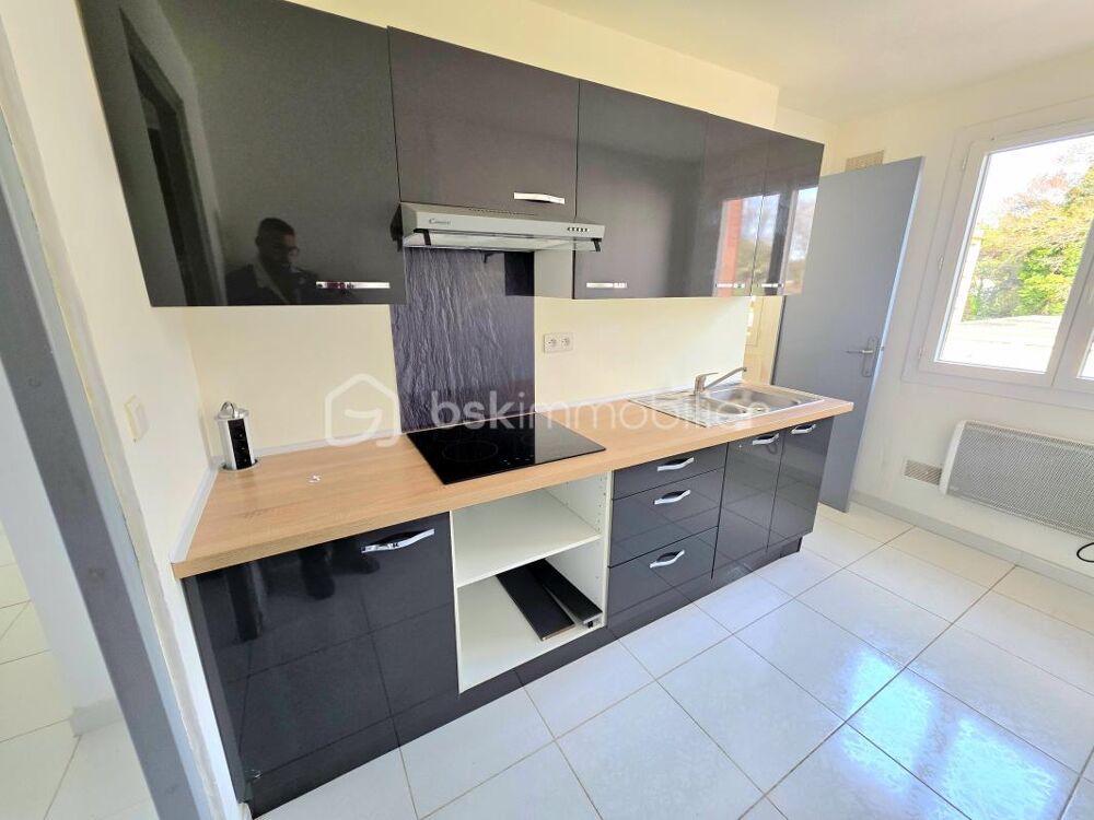 VALREAS / APPARTEMENT 1ER ETAGE 2 CHAMBRES / CLIMATISATION REVERSIBLE
