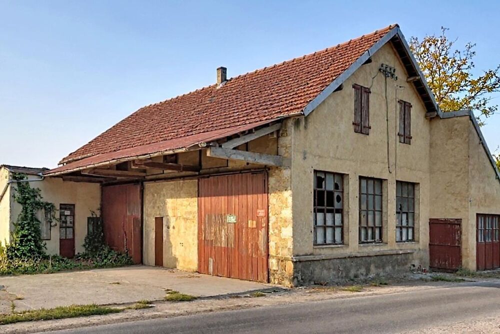 Vente Parking/Garage Masclat 46350-Centre-Bourg:  Hangar/atelier- 4 pièce(s) 290 m2 sur deux étages Masclat