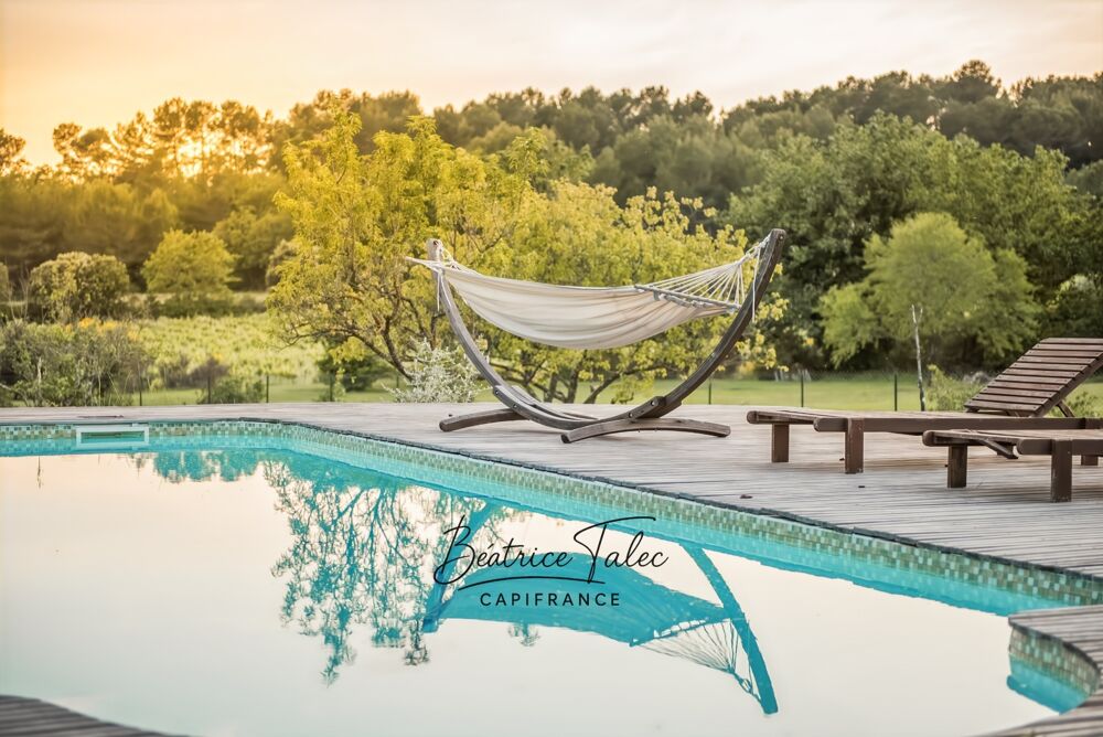 Maison de caractère avec piscine 5 pièces au coeur des vignes, double garage, 6000m2 terrain plat arboré, magnifique vue dans un