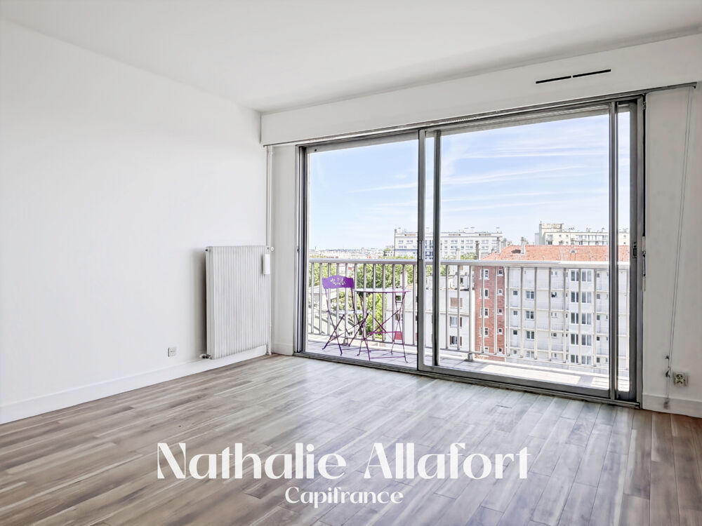 MONTROUGE Métro  2 pièces, dernier étage, balcon, parking et cave