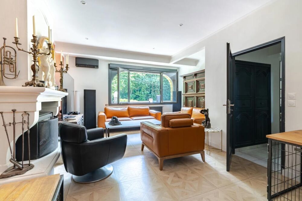 Maison de 9 pièces de 225 m² à La Celle-Saint-Cloud