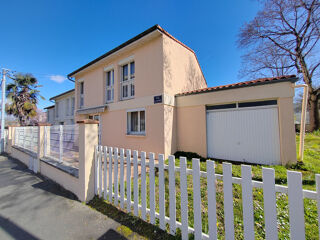  Maison  vendre 7 pices 108 m Auch