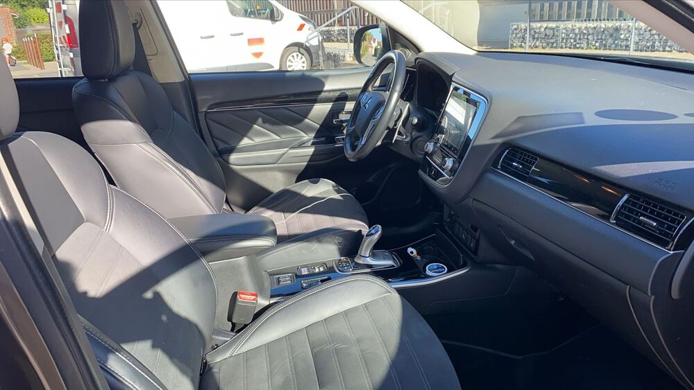 Outlander 2.4 MIVEC 224 Plug in Hybrid 4WD BVA Intense - Automatique E 2019 occasion 59000 Lille