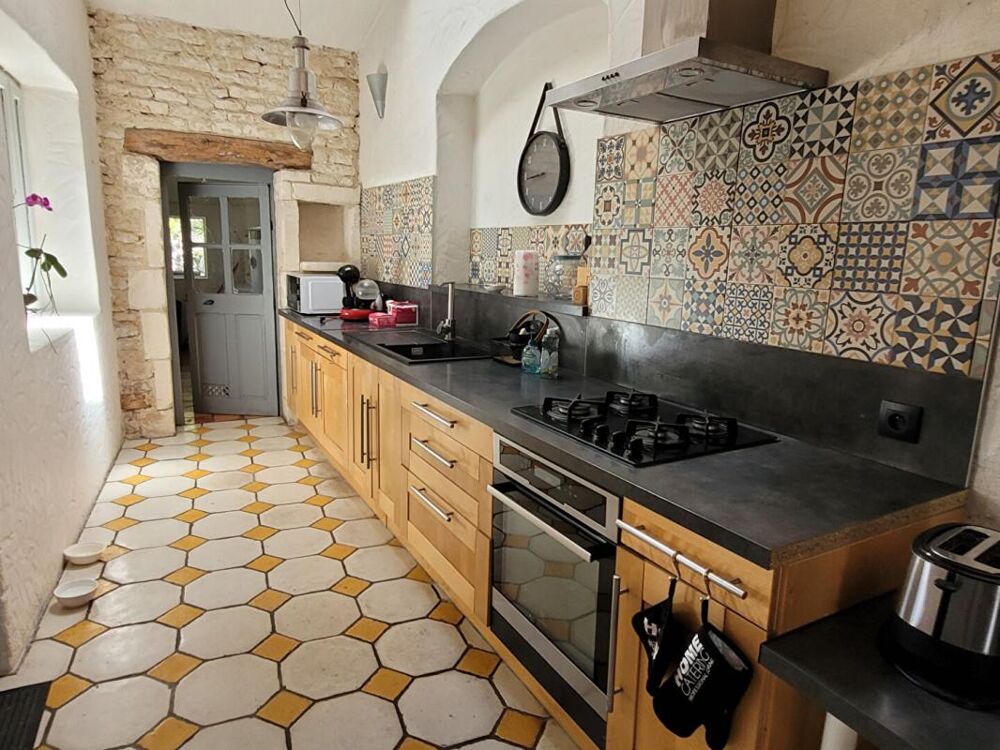 Charmante maison en pierre rénovée d'environ 143 m² -Authenticité et confort aux portes de Luçon