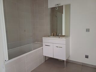 Appartement à louer 3 pièces 71 m²