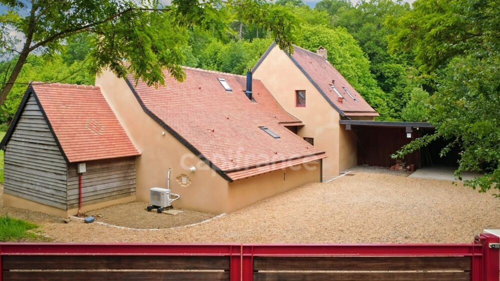 Vente Maison Au coeur d'un écrin de verdure, à 25 minutes du Mans, ce bien rare offre calme, beaux volumes et prestations récentes dans un ca Saint celerin