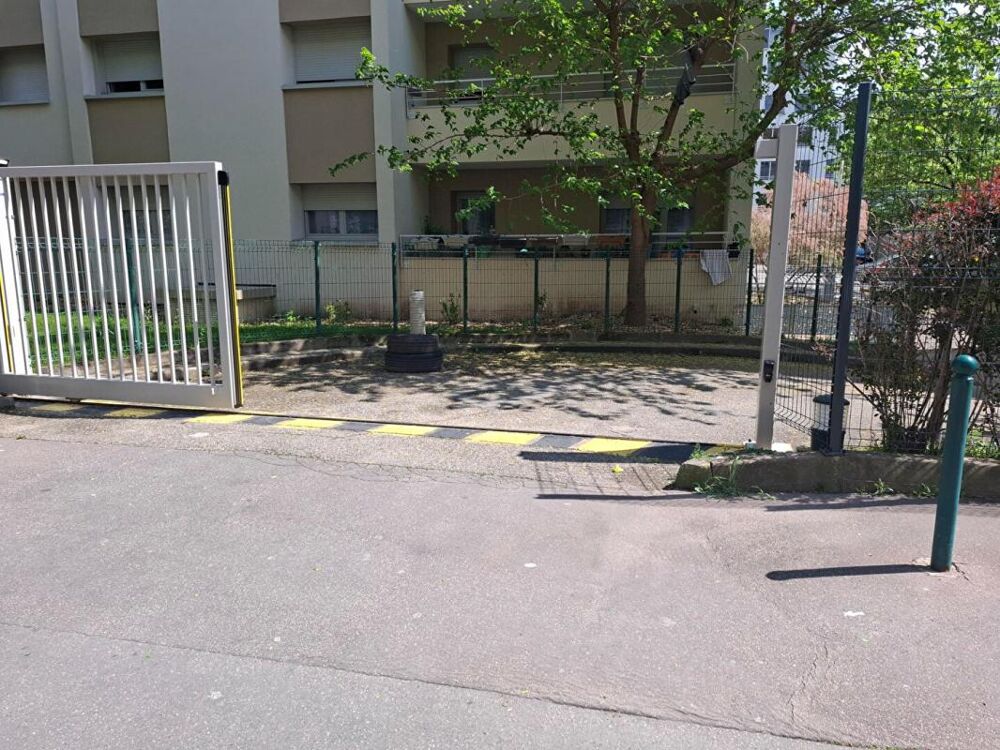 Location Parking/Garage PLACE DE PARKING EXTERIEURE SECURISEE Lyon 7
