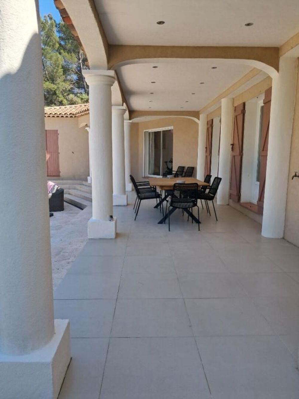 Superbe propriété familiale avec dépendance, piscine et grand terrain arboré