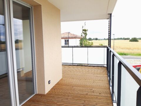   T3 avec balcon et parking  GRATENTOUR Appartement - 3 pice(s) - 62 m