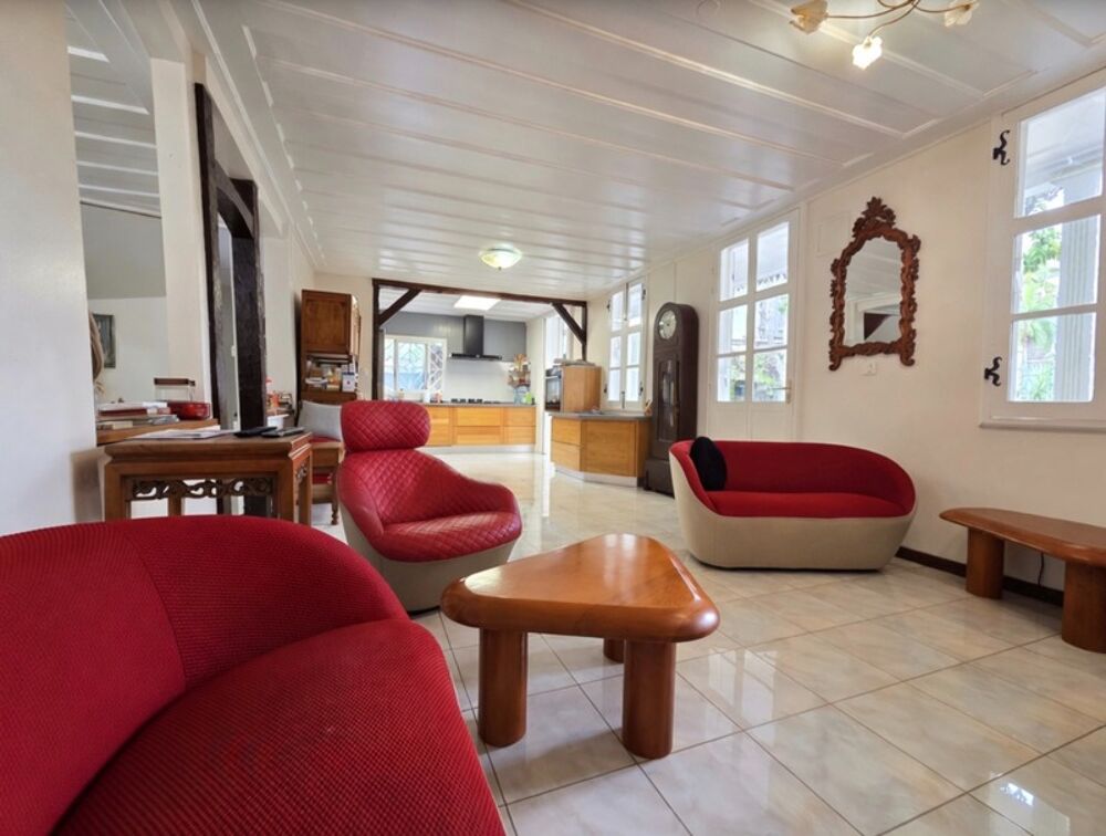 À VENDRE  MAISON CRÉOLE HISTORIQUE SUR LA RUE DE PARIS  SAINT-DENIS