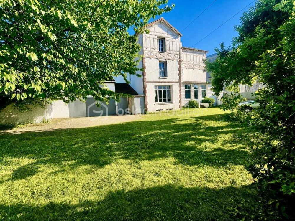 Maison familiale de caractère avec jardin, dépendances et logement locatif  Hyper centre-ville Gisors