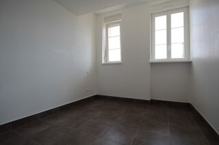  Appartement à louer 4 pièces 69 m²