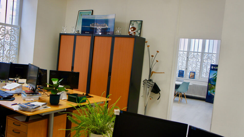   Local/bureau à vendre ROUBAIX (59) Quartier:gare, centre-ville 114,85m2 , 2 parkings Roubaix