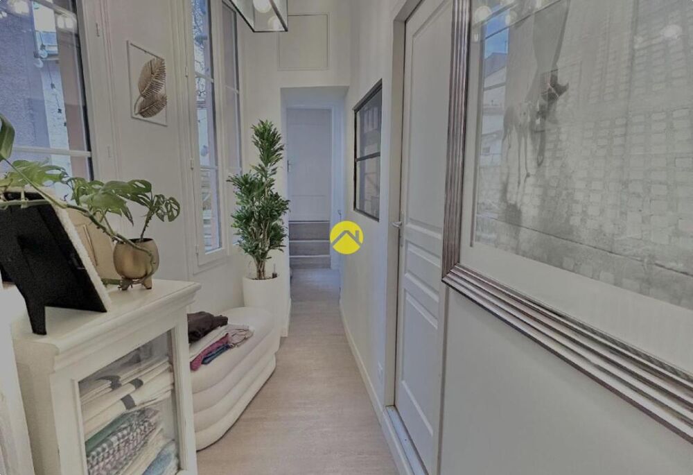 APPARTEMENT AVEC PISCINE CENTRE