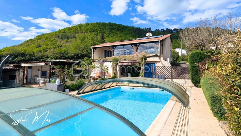 Une maison pensée pour profiter, recevoir : parc, piscine