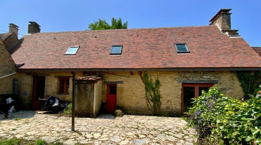 Maison composée de deux parties à vendre 5 pièces LA CHAPELLE AUBAREIL (24)