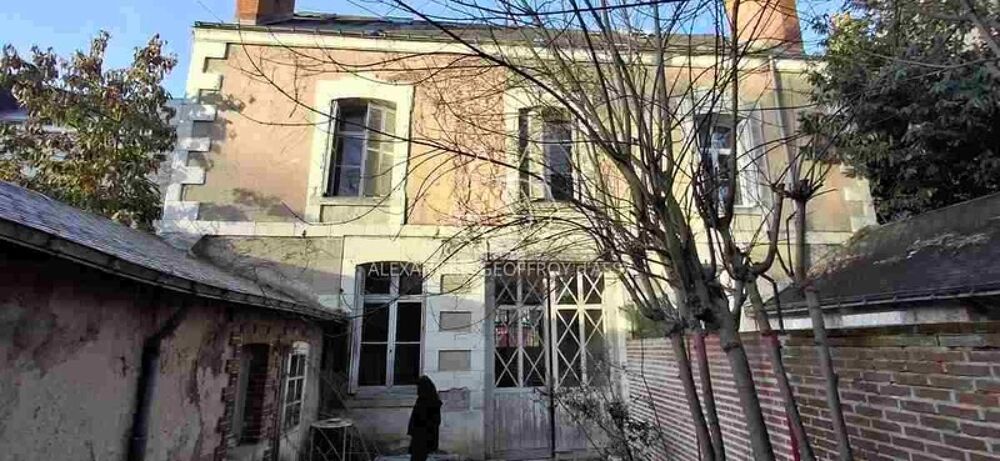 Rénovez cette maison de 143 m2 avec dépendances et deux jardins dans Tours