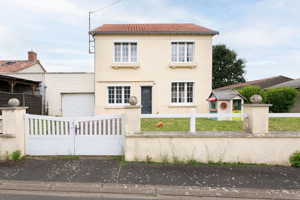 Maison Sèvremoine 5 P . 3 Chs . Bureau . 133.67 M² . T 315 M² . Garage