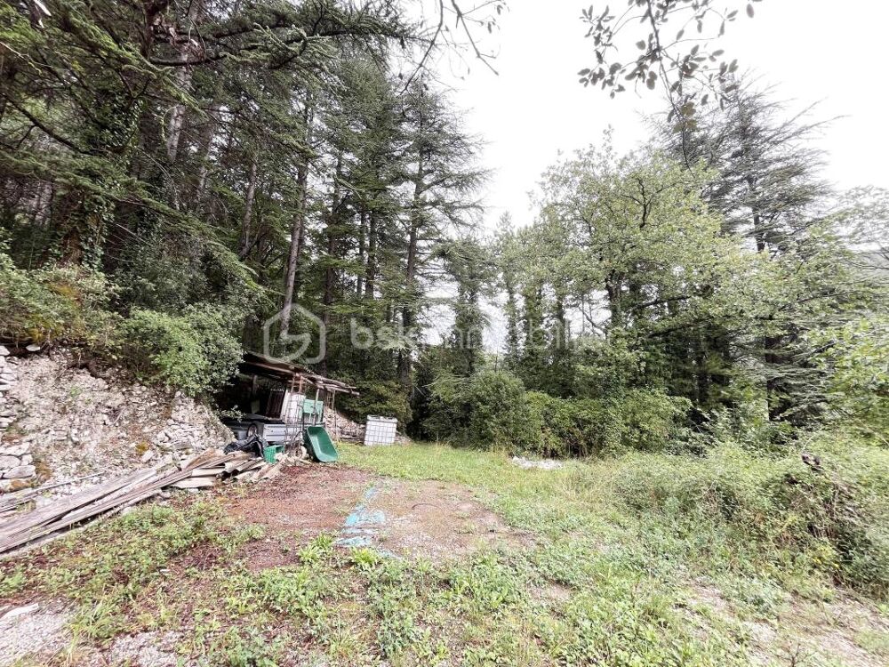 Vente Terrain SAINT-LÉGER-DU-VENTOUX – 3 799 m² avec ancienne bâtisse, source et dépendance – 60 000 € HAI Saint leger du ventoux