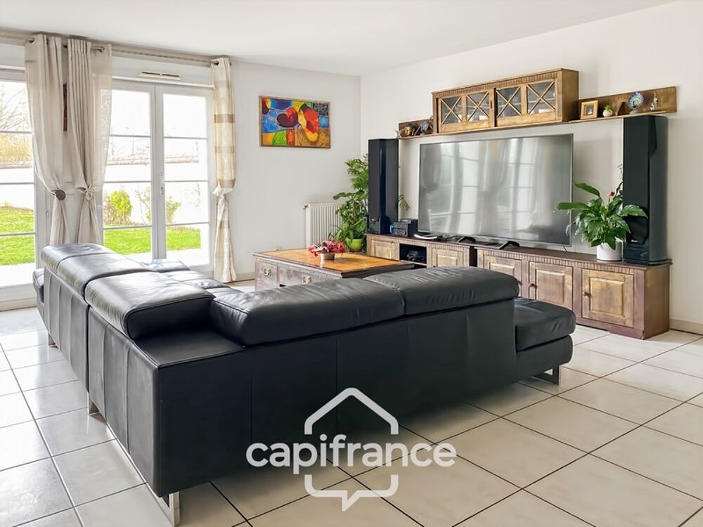 Maison à vendre à BAILLY ROMAINVILLIERS (77) 8 pièces  6 chambres  141 m²  Terrasse - Jardin - Garage