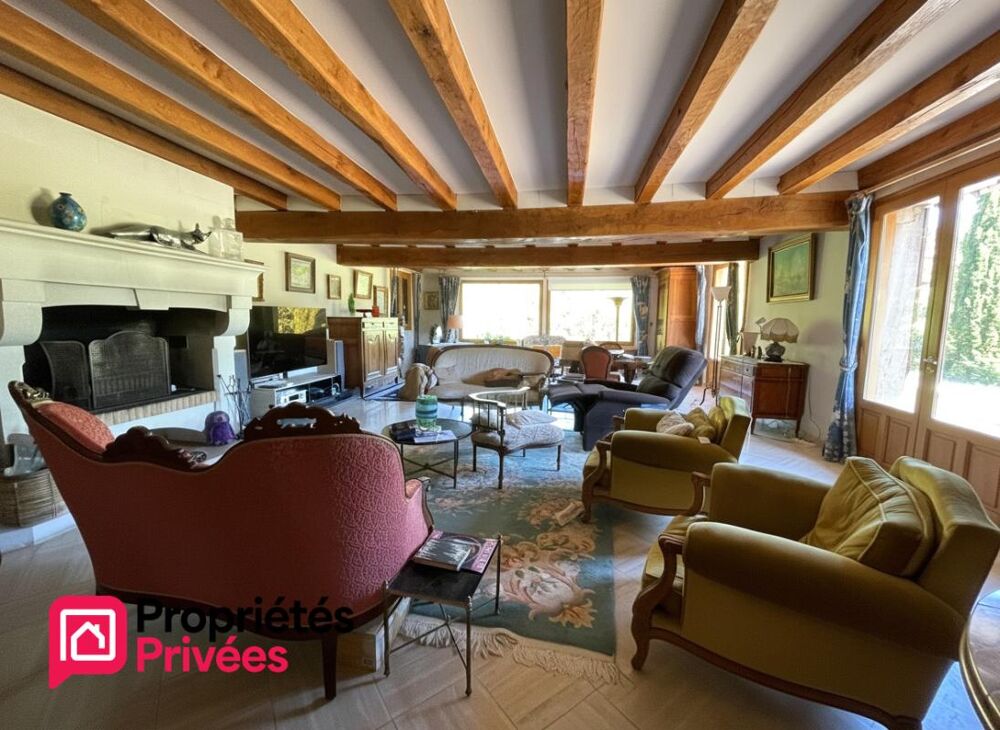 Vente Maison Maison traditionnelle 400m2 6 chambres dépendances piscine parc de 3 hectares 800000 FAI Croth