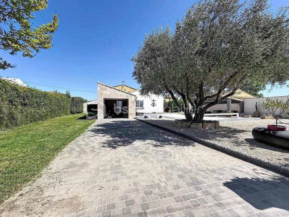 Vente Maison MAISON FAMILIALE 6 PIÈCES DE 160 m2 AVEC GRANDE PISCINE ET GARAGES Vauvert