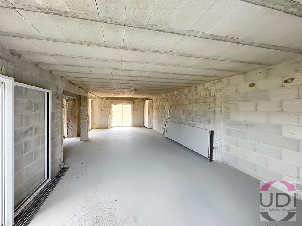 DESERTINES - Maison à rénover de 220 m² - Jardin - Garage