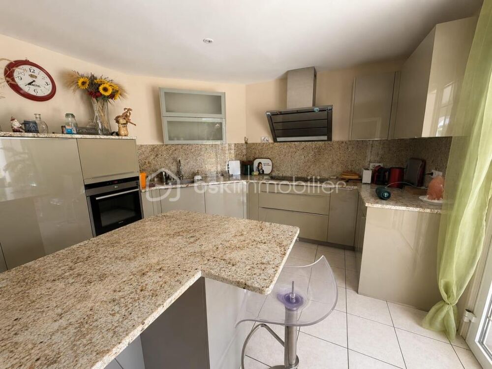 Vente Maison Villa familiale avec piscine sur parcelle exceptionnelle de 2 900 m² Biganos