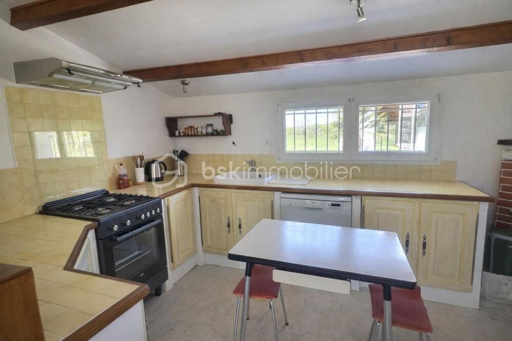 Longère rénovée plain-pied 94 m²  pièce de vie 42 m²  2 chambres  terrain 1180 m²  dépendances