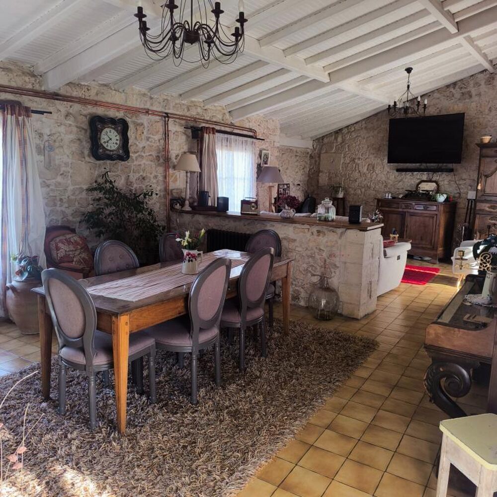 Pranzac. Maison 165 m² avec piscine hors sol