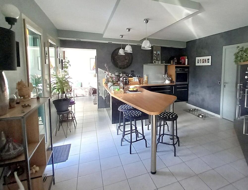 Maison familiale de 250 m²  5 chambres - terrain 1569m² - au calme