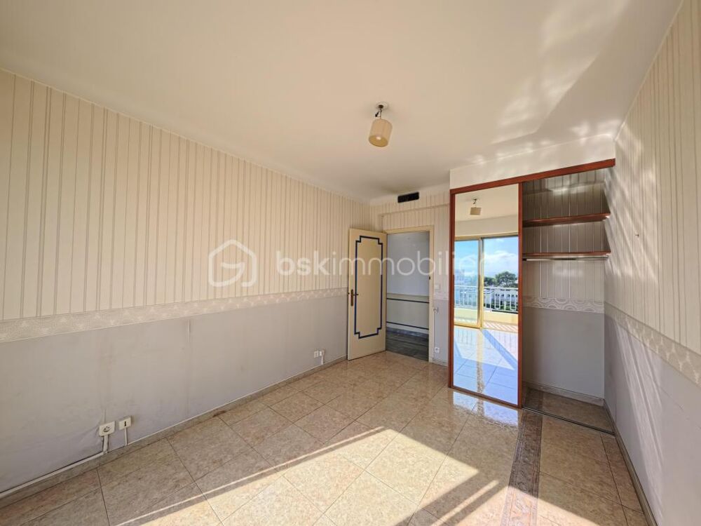 Vente Appartement DERNIER ÉTAGE-VUE MER avec GARAGE ET CAVE Antibes