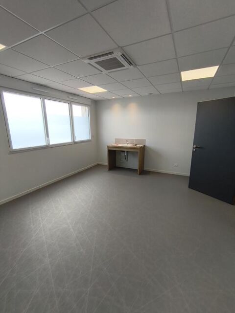 ST CYR SUR MENTHON - Cabinet 62.45 m&sup2; 977 01000 Saint cyr sur menthon