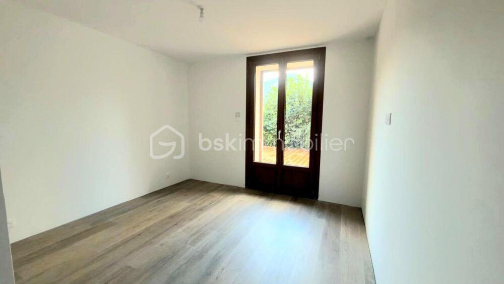 Vente Appartement Rare ! *Appartement T4 avec jardin,* grande terrasse et vue sur les montagnes Embrun