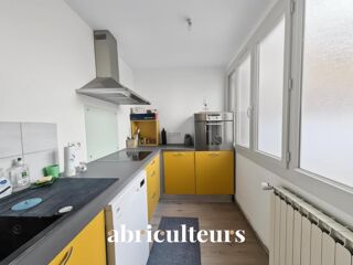 Vente Maison Maison de ville 96 m² avec cour et garage en vente à Cognac 16100 Cognac