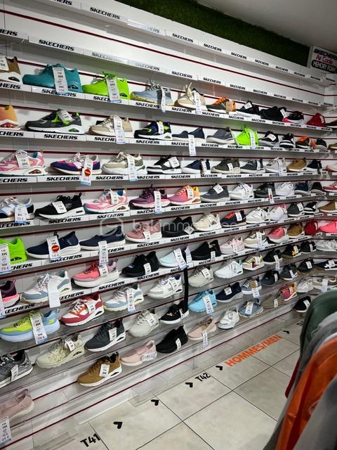   Fonds de commerce d'une boutiques de vêtements et chaussures à FROMENTINE 