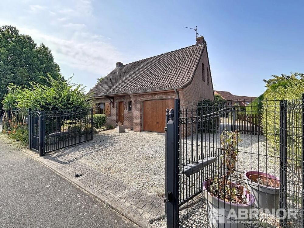 Maison individuelle en briques bâtie sur 697 m²