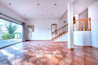  Maison  vendre 8 pices 370 m