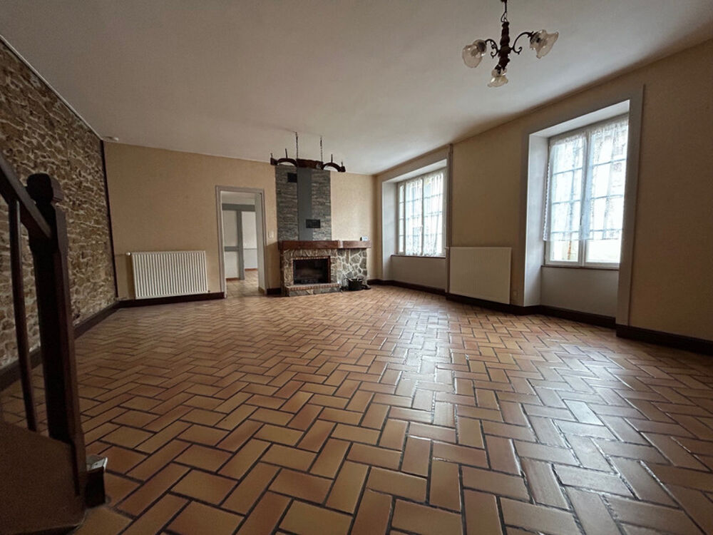 BELLE MAISON DE VILLAGE 143 M², 5 CHAMBRES, PARKING PRIVATIF ET JARDIN EN FACE