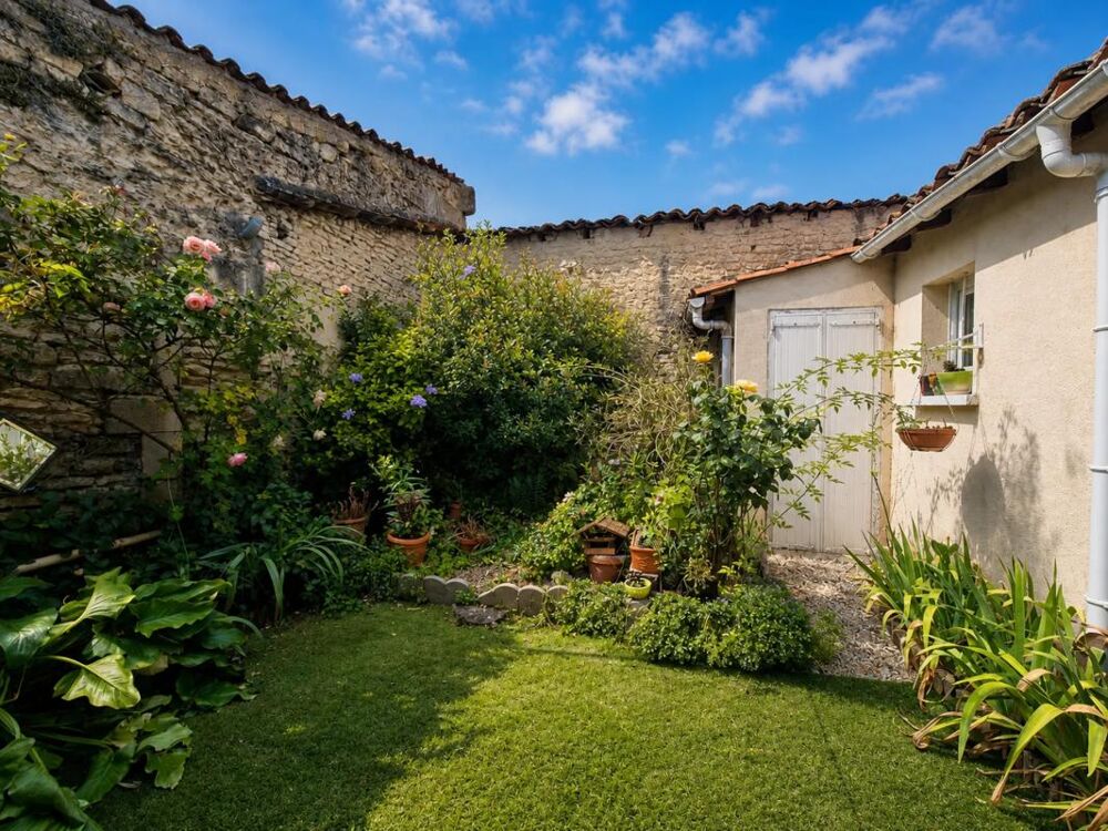 Vente Maison Maison de ville à rénover 3 pièces de 80 m2,  Cognac Cognac
