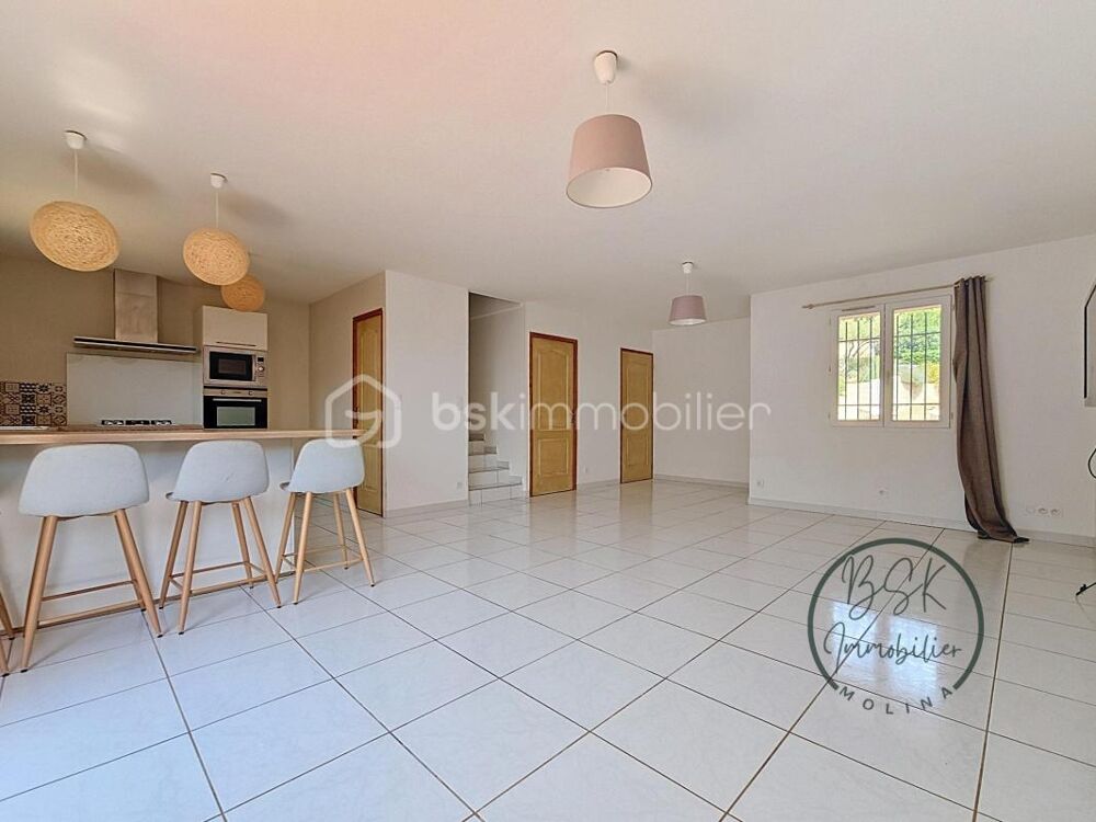 Villa trois chambres avec garage et jardin