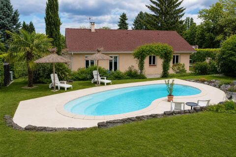   Charmante maison de 90m2 avec piscine chauff�e - Bois de Cessieu Maison - 4 pi�ce(s) - 90 m�